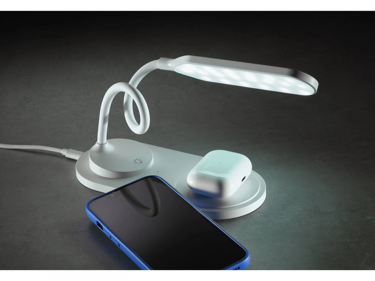 Cellularline Lampada A Led Lume Con Caricabatterie Wireless 7.5W 10W Bianco - immagine 4